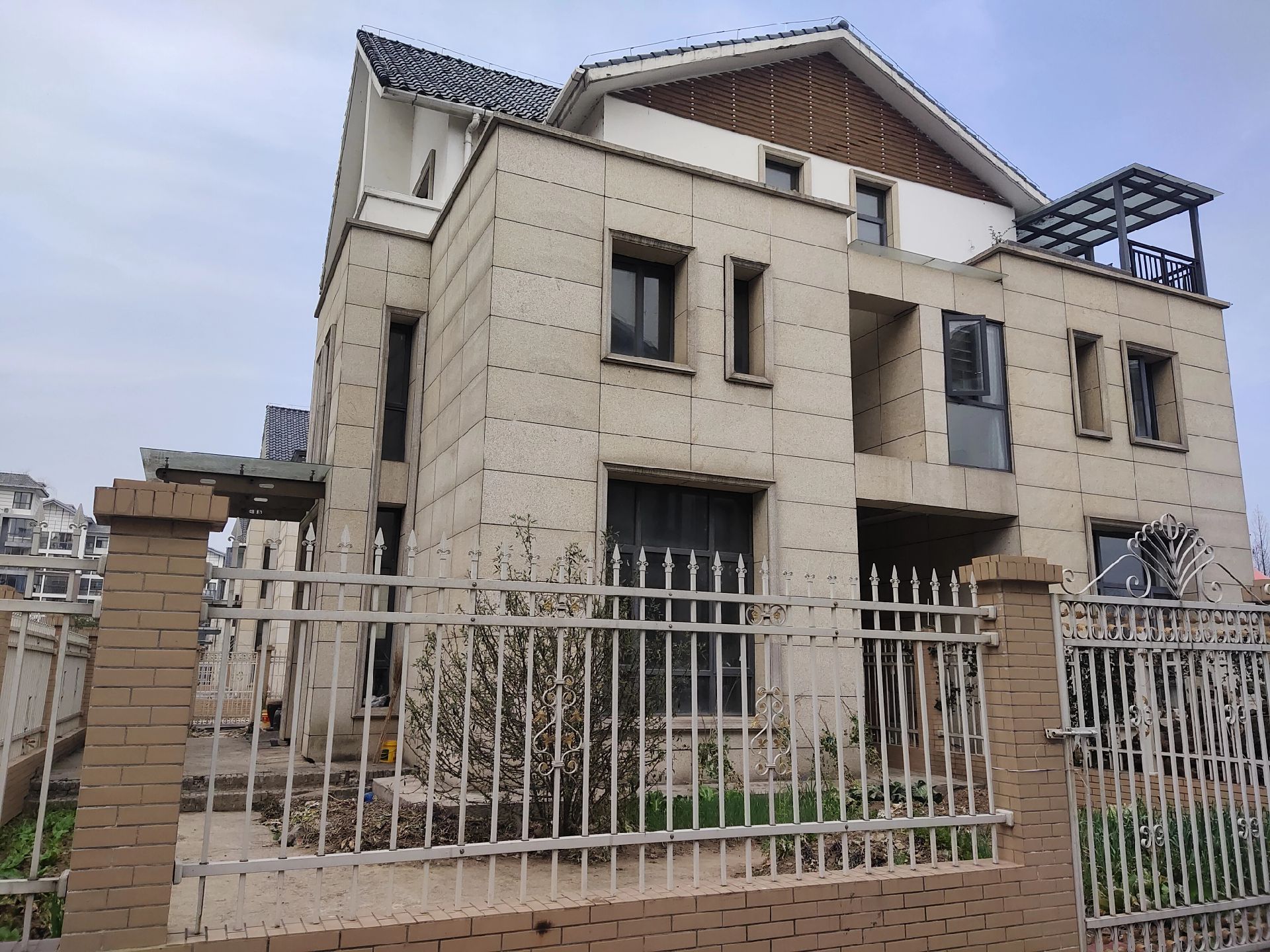 钟祥新房二手房:钟祥别墅.有天有地,有小院.