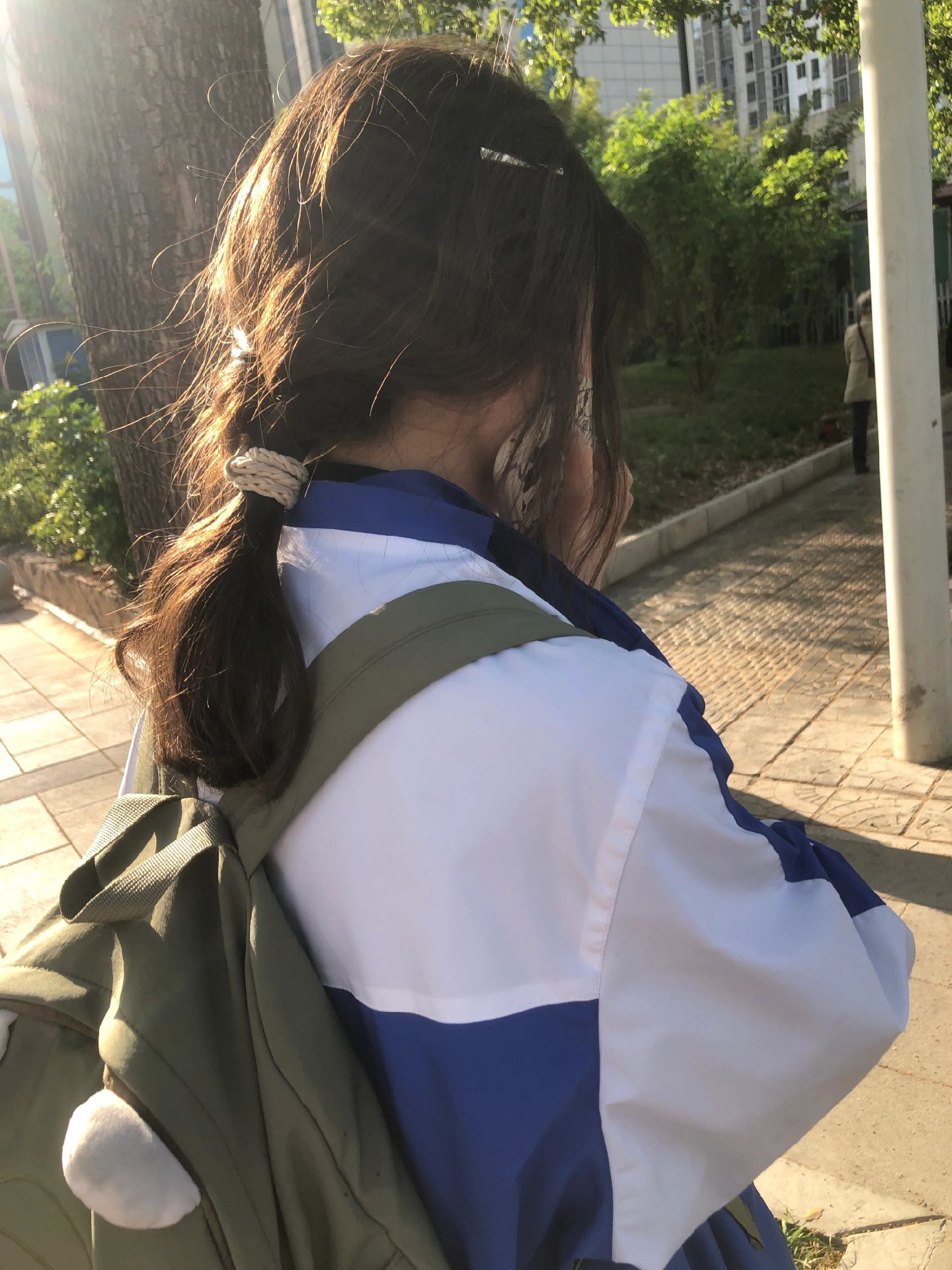 放学等我六人背影照