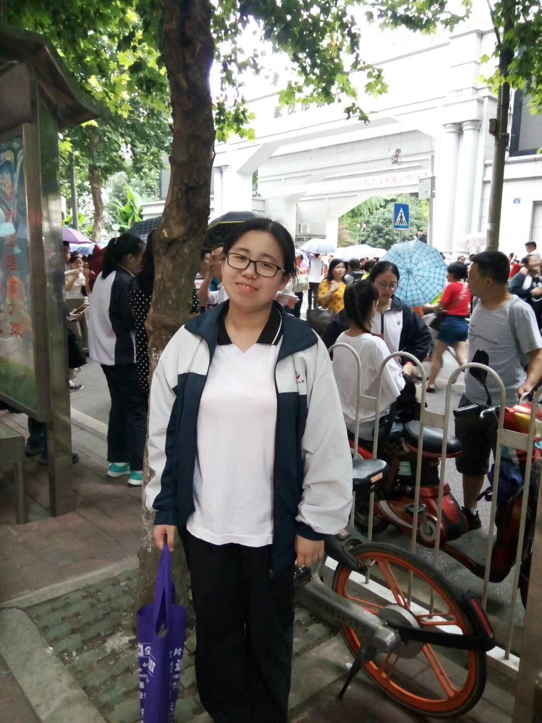 六中校服河南转场