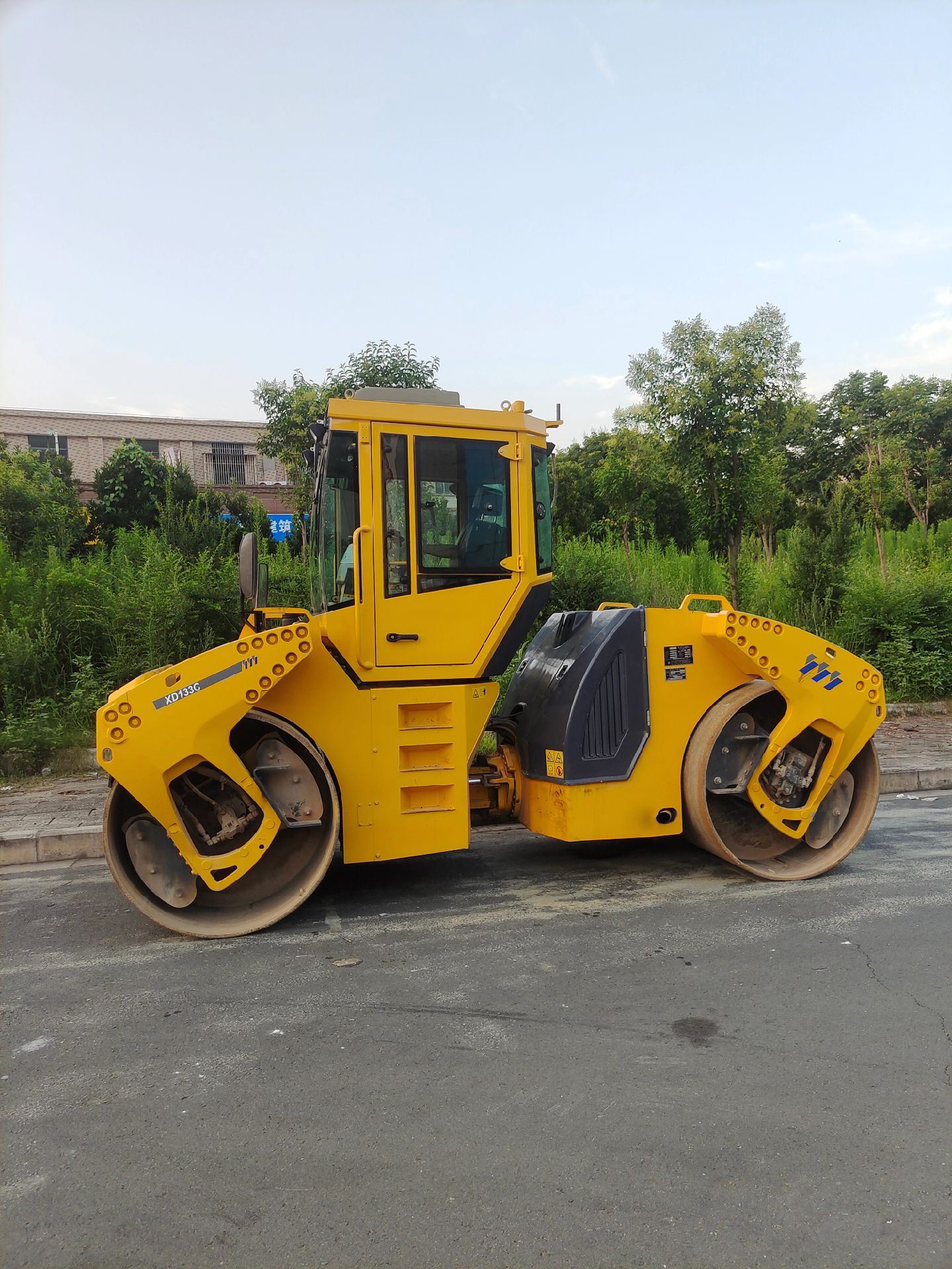 蓝风依然:出售二手徐工xd133c双钢轮压路机,徐工13吨,1500小时,2020年