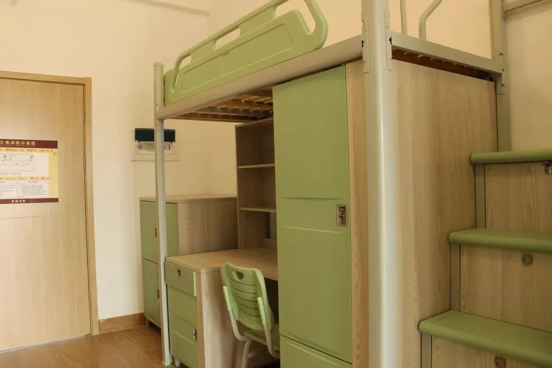 1.湖职的宿舍类型分为新寝室和旧寝室 2.