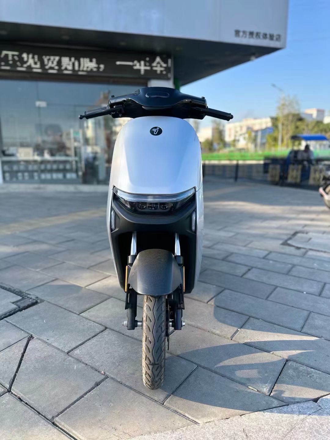 福州小米九号:n70c 魔术师尾灯129990 1800公里车