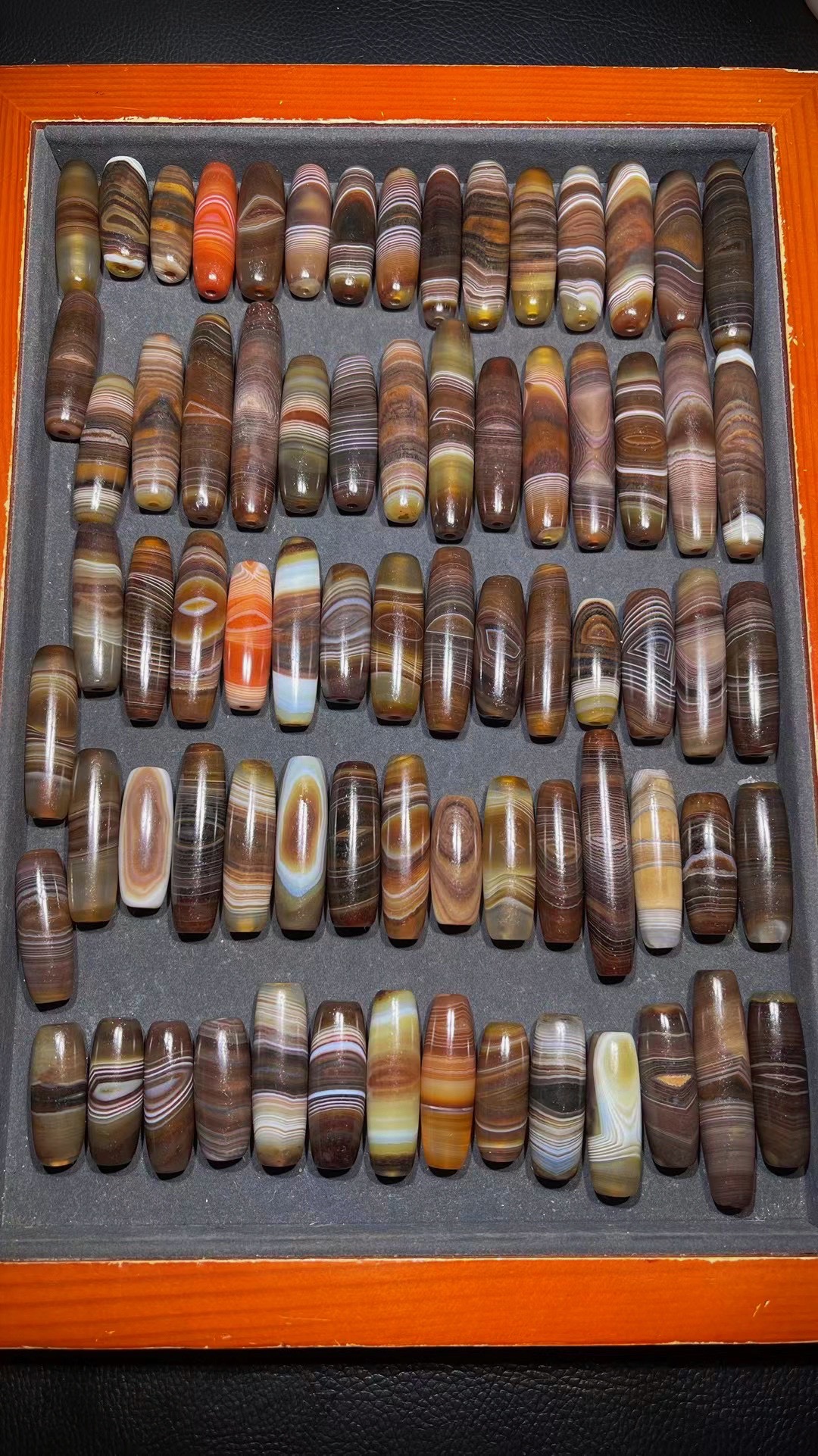 李总玛瑙饰品:74颗缠丝玛瑙仿古做旧款,带眼款,浅色款,手工马蹄纹款