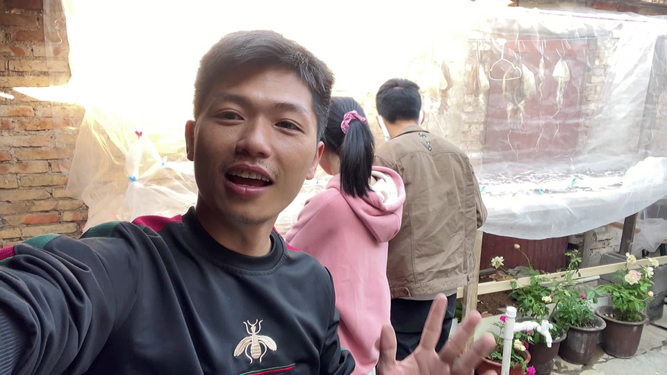 大炮三vlog村花的大哥_大炮三vlog村花涨奶