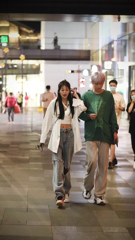 二姗年龄多少岁可以结婚_快手二姗年龄