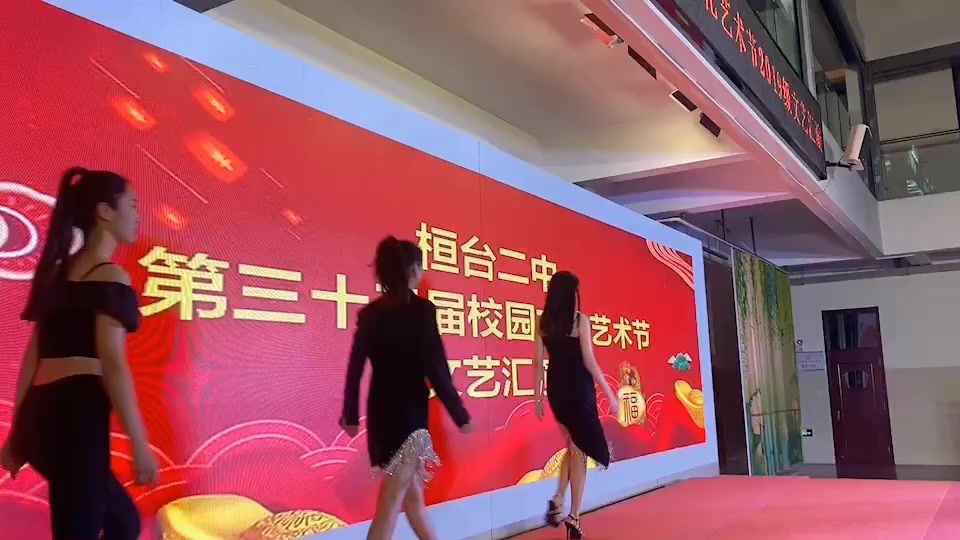 桓台二中海阔天空学生被采访_桓台二中高中生海阔天空_桓台二中唱歌