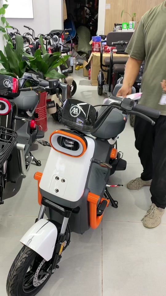 爱玛新款电动车酷领是2024款吗 - 抖音