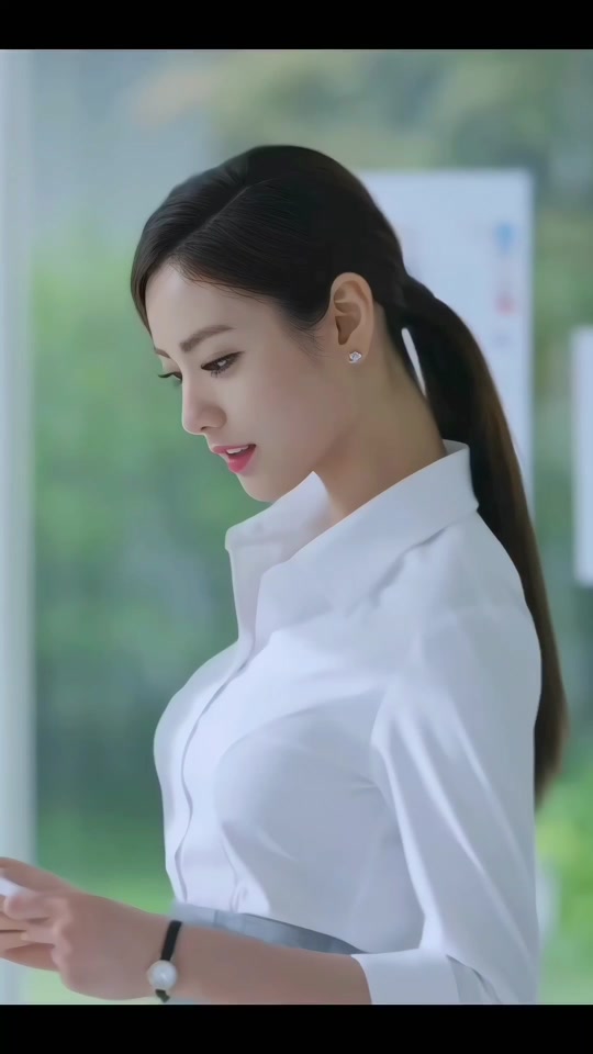 林珍娜白衬衣包臀裙 - 抖音