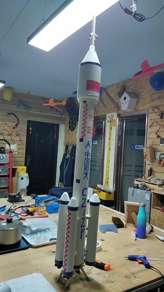 自己怎么制作神舟18号小型火箭 - 抖音