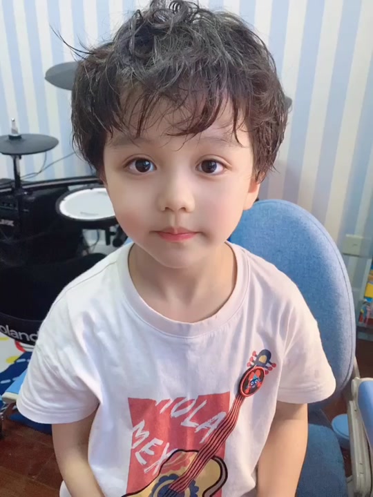 肯尼张梓墨_萌仔萌萌宅里面的肯尼_萌仔萌萌宅肯尼现在的样子 - 抖音