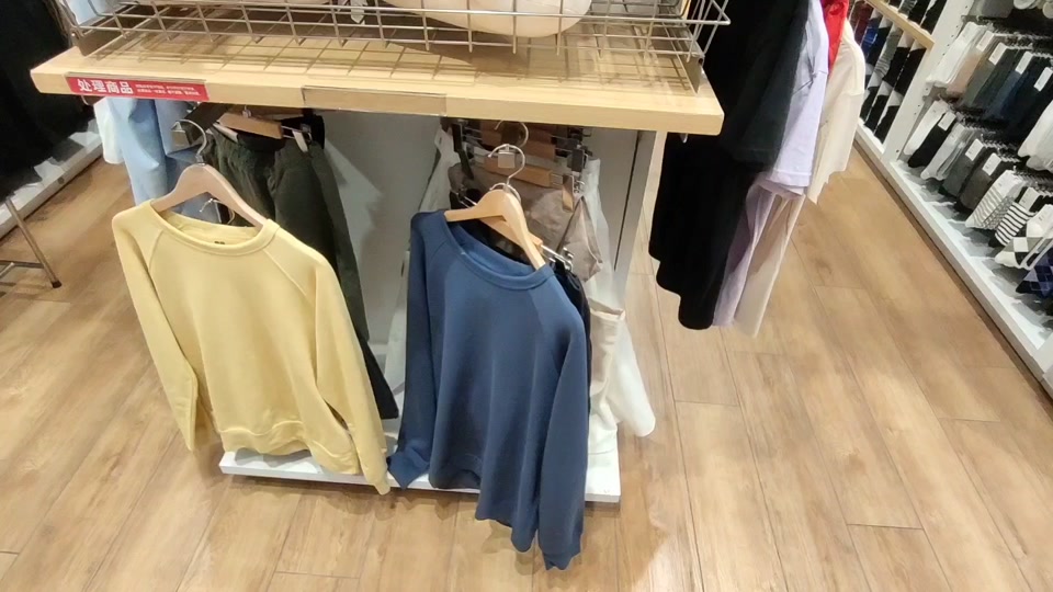 优衣库反季清仓 - 抖音