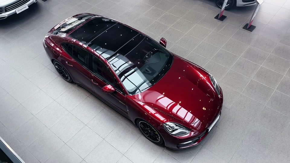 保时捷帕拉梅拉车厘子红还是白色