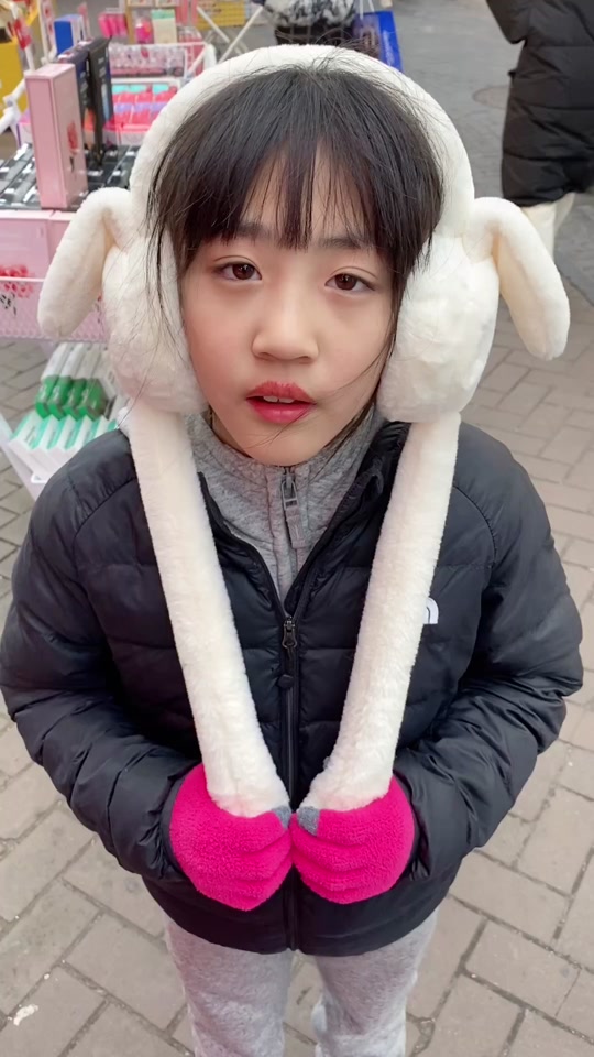 千雅几岁了_千雅亲生父亲