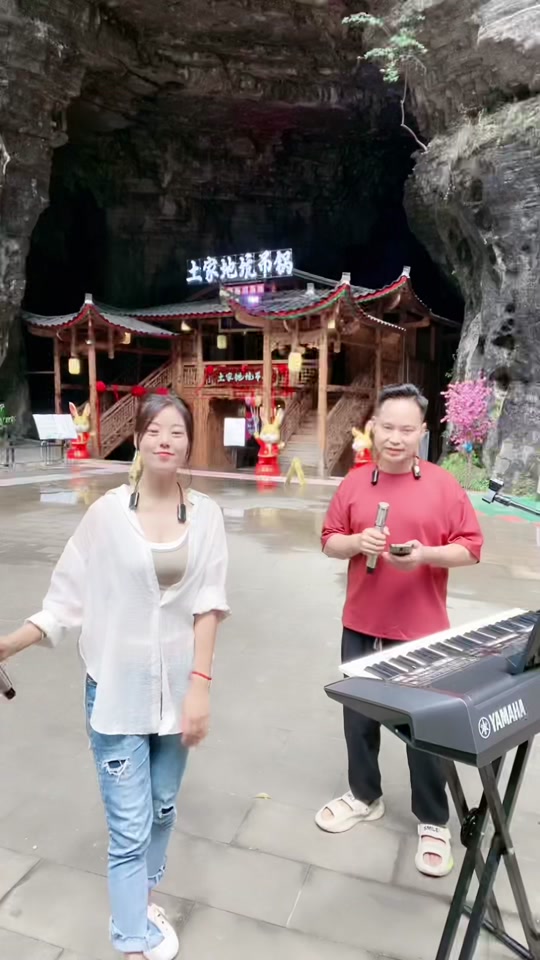 恩施女歌手张姝妮