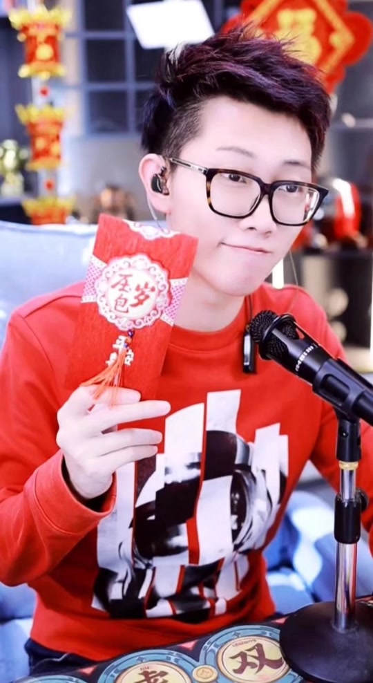 小少焱央视点评