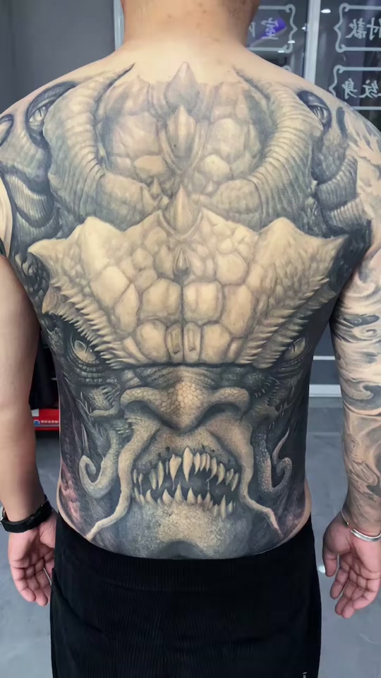 不动明王满背岳恒 - 抖音