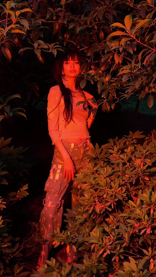 naomi康雅馨搭配衣服与超模拍照 - 抖音