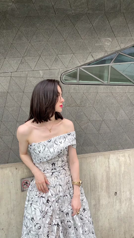 黄公子服装代言模特_黄公子服饰里的健身美女