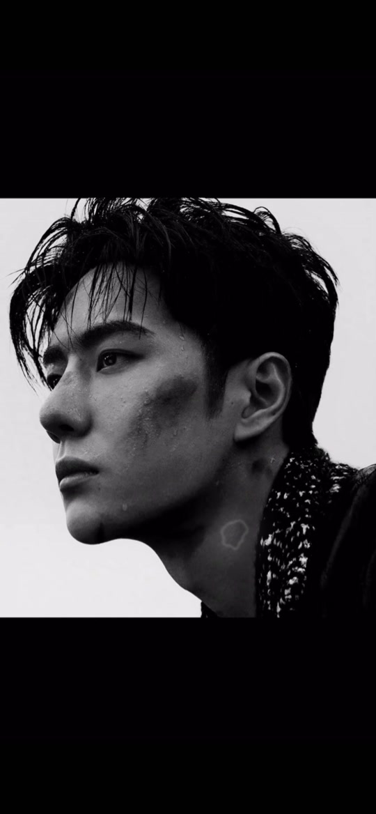 王一博黑白侧拍