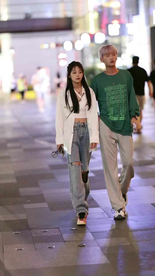 二姗年龄多少岁可以结婚_快手二姗年龄