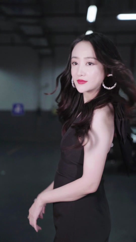 杨迪老婆真是左岩吗