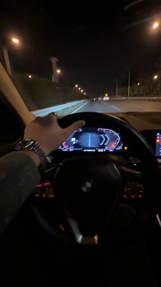 宝马530第一视角夜间驾驶 - 抖音