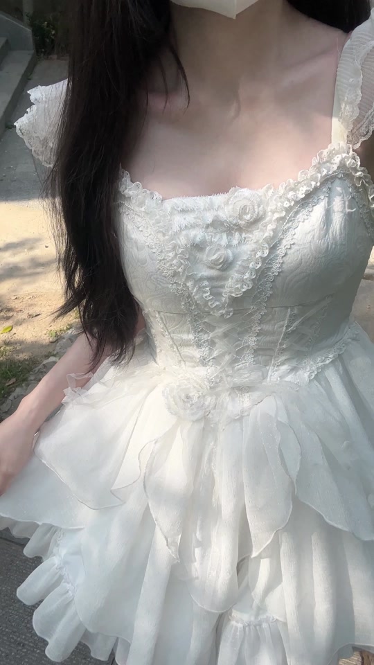 白色洛丽塔短裙 - 抖音