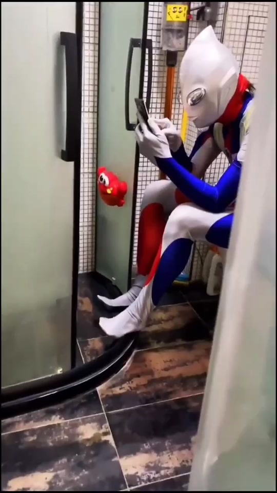 迪迦找厕所