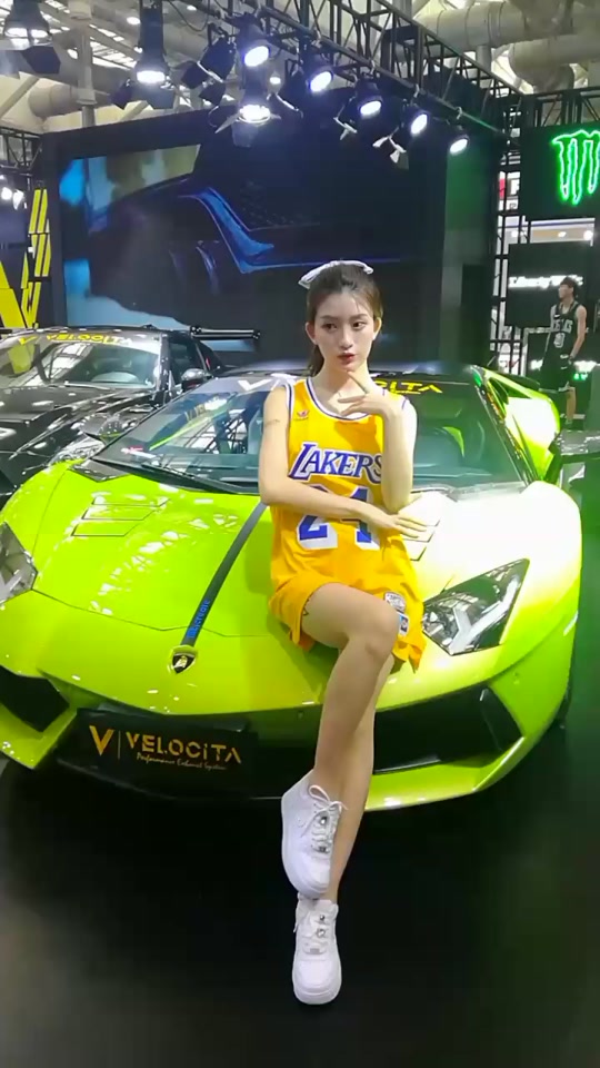 兰博基尼车模小姐姐