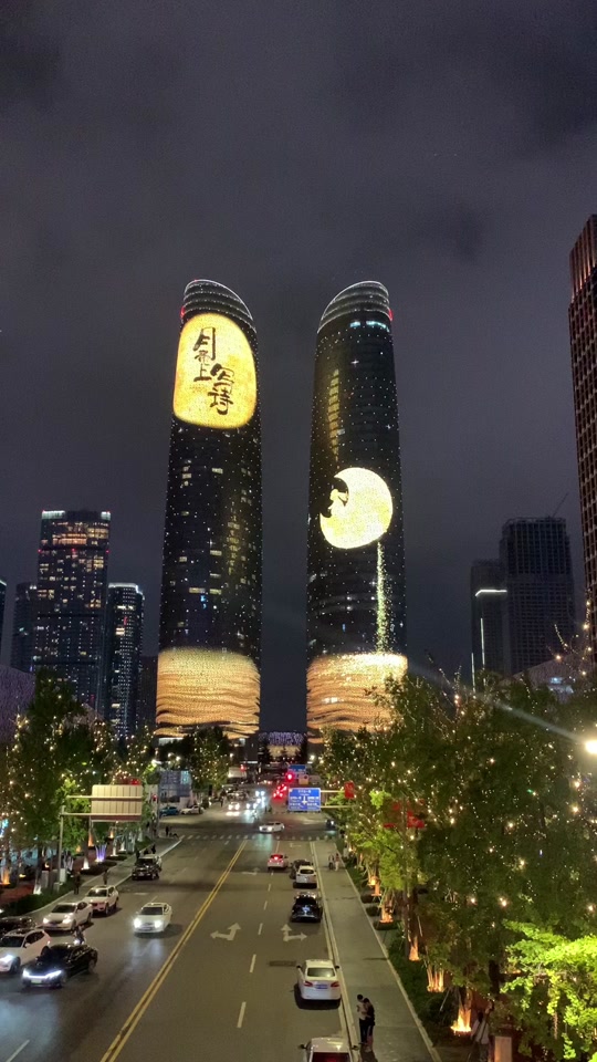 五一成都双子塔有没有灯光秀 - 抖音