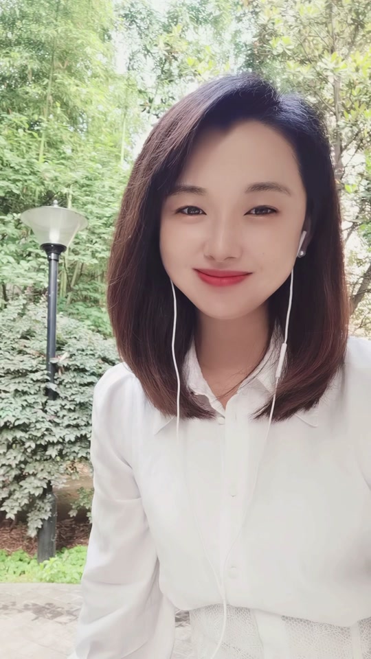 央广经济之声主持人梁晶