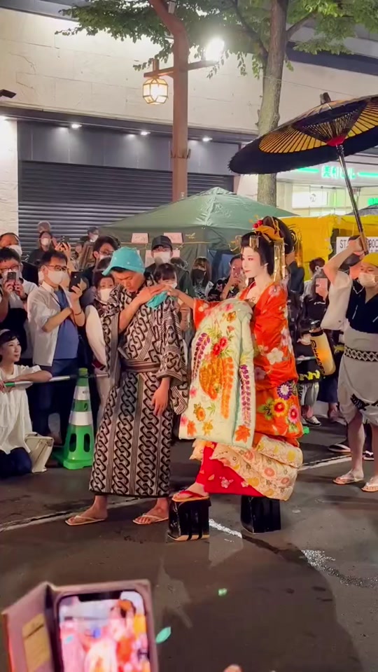日本花魁巡街全过程 - 抖音