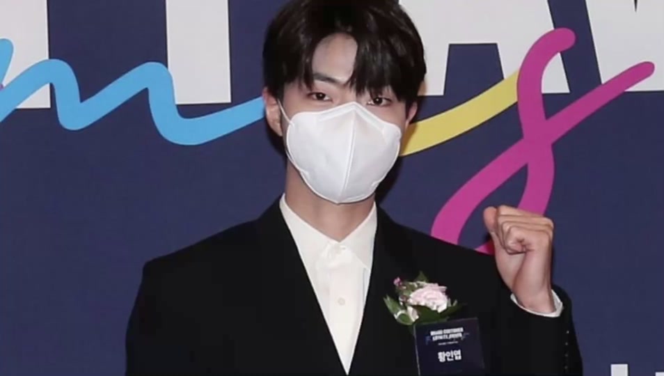 黄寅烨 恭喜烨子荣获2021年品牌忠诚客户最佳男演员