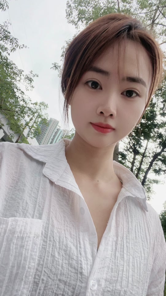 丹妹几:98年的虎已经26岁了,却还是缺少26岁的城府,一暖就热,一冷就冰