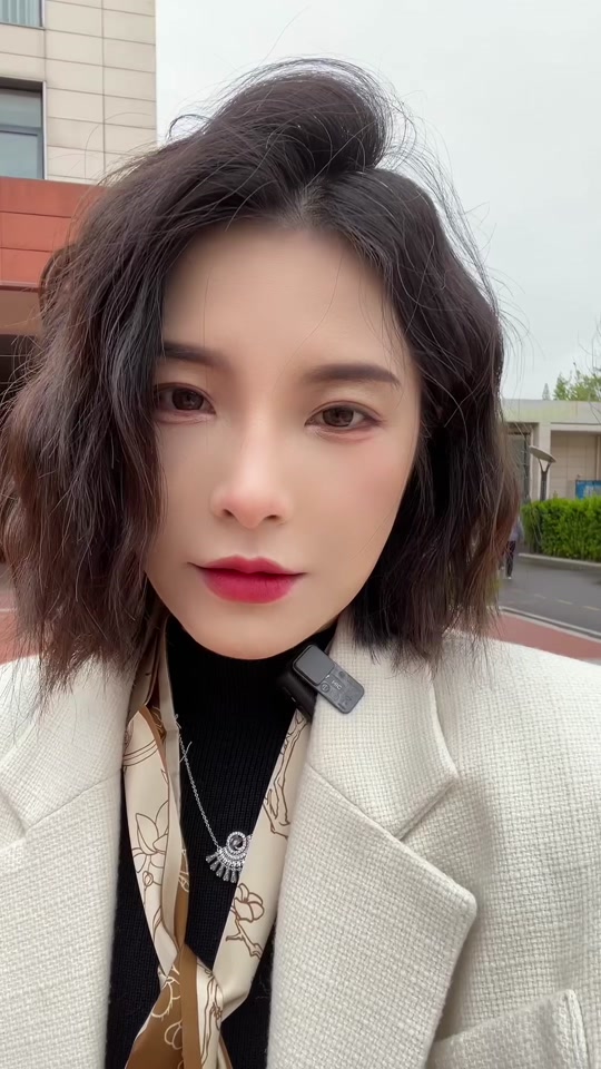 何月:帮助儿时的自己读好书,让每一个乡村孩子都读