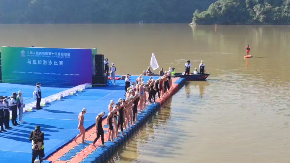 马拉松游泳女子10公里决赛游多少圈 - 抖音
