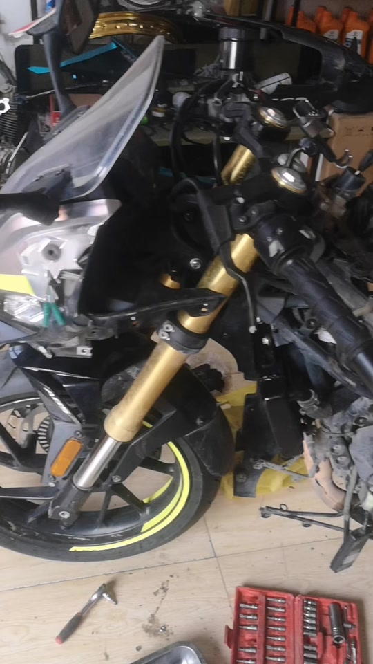 春风250sr的屁股盖子怎么拆 - 抖音