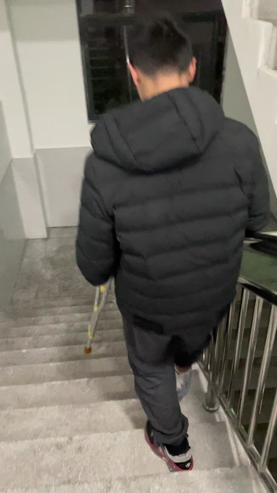 苦笑杵拐杖表情包