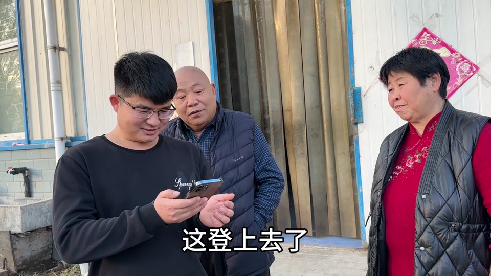 步琳萌带张龙到大哥家拜年