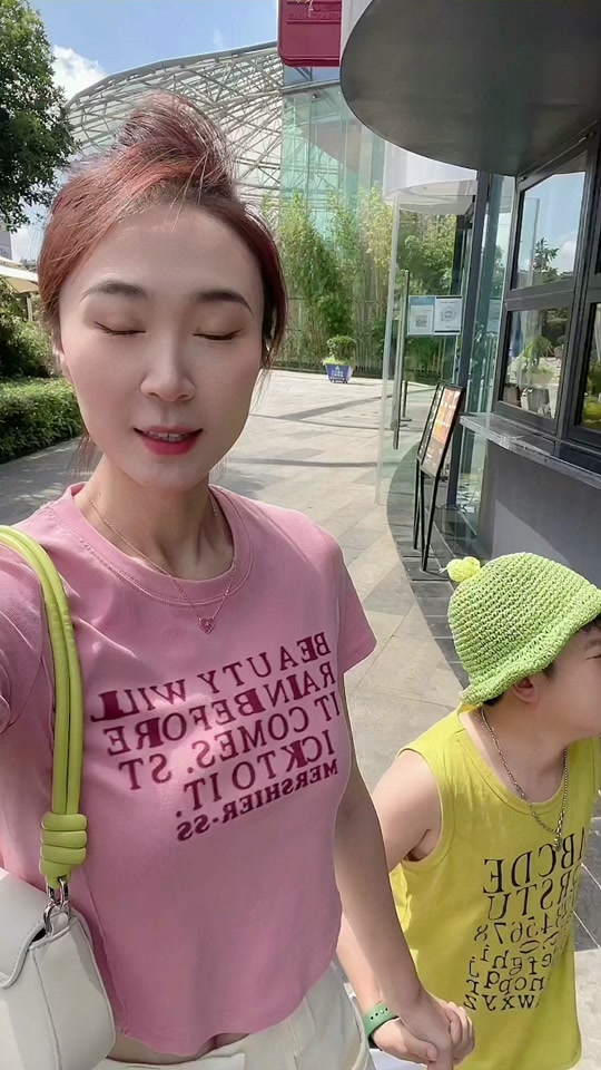 张如意和高大上小个子男友的资料_张如意结婚了吗_张如意和高大上是