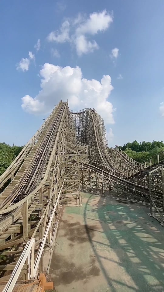 郑州方特悬挂过山车第一视角全过程 - 抖音