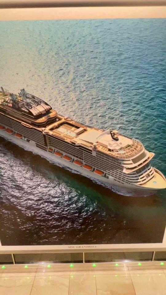 地中海荣耀号因天气原因未按时启航 - 抖音