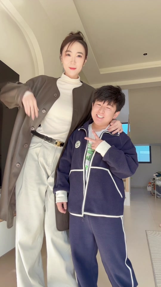 张如意和高大上小个子男友的资料_张如意结婚了吗_张如意和高大上是