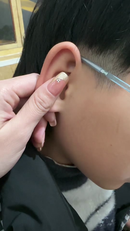 秀美甲揪耳朵_情侣揪耳朵_被女朋友揪耳朵 - 抖音