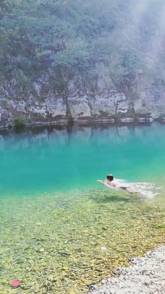 红掌拨清波_红掌拨清波什么意思_红掌拨清波的清是颜色吗 - 抖音