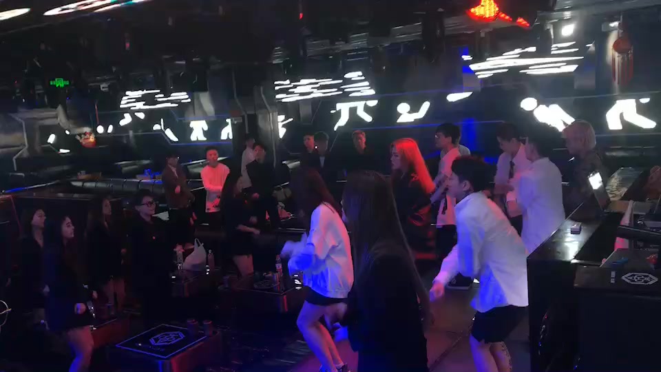重庆蜂王酒吧左婧媛 - 抖音