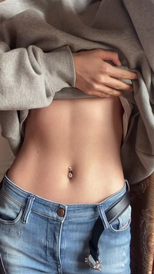 美女在腹肌上钉100个钉子_用钉子钉腹肌_钉子刺腹肌肚脐训练 - 抖音