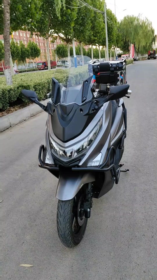 uhr星际灰和蓝星灰怎么选_蓝星灰玻璃那片装里面还是外边_蓝星灰尺寸