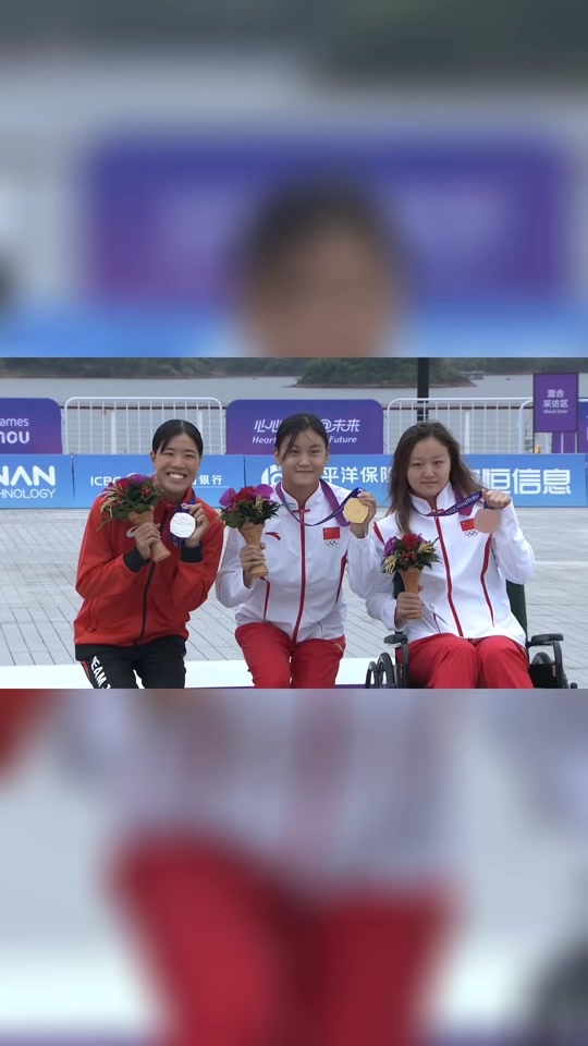 马拉松游泳女子10公里决赛游多少圈 - 抖音