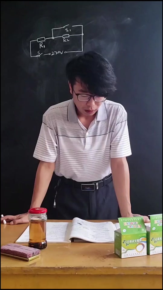 叶主任蛙哥吐茶叶_蛙哥叶半仙是老师嘛